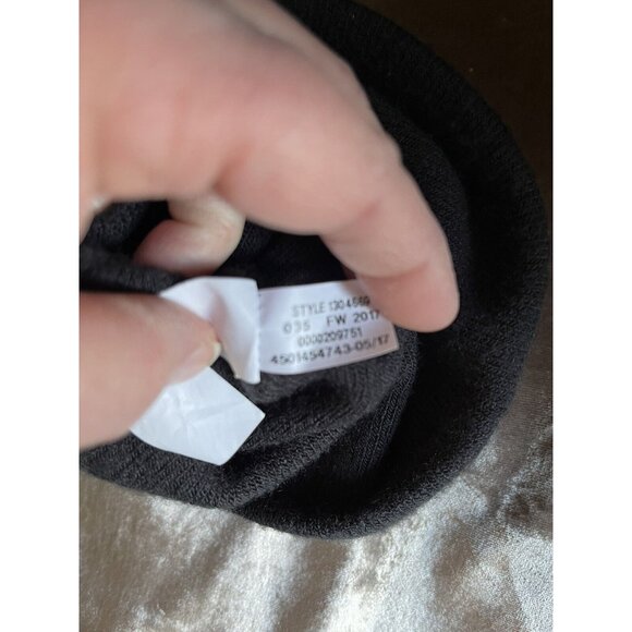 Under Armour Black & Grey Beanie Knit Winter Hat EUC Youth Boy's One Size OS - Picture 11 of 13